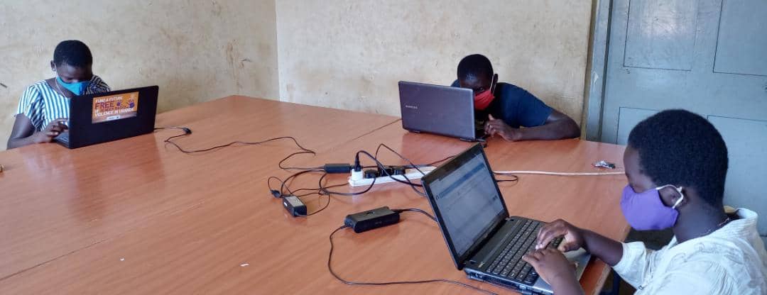 Children using computers for Inequality debate